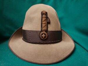 Cappello all'alpina fascista mvsn